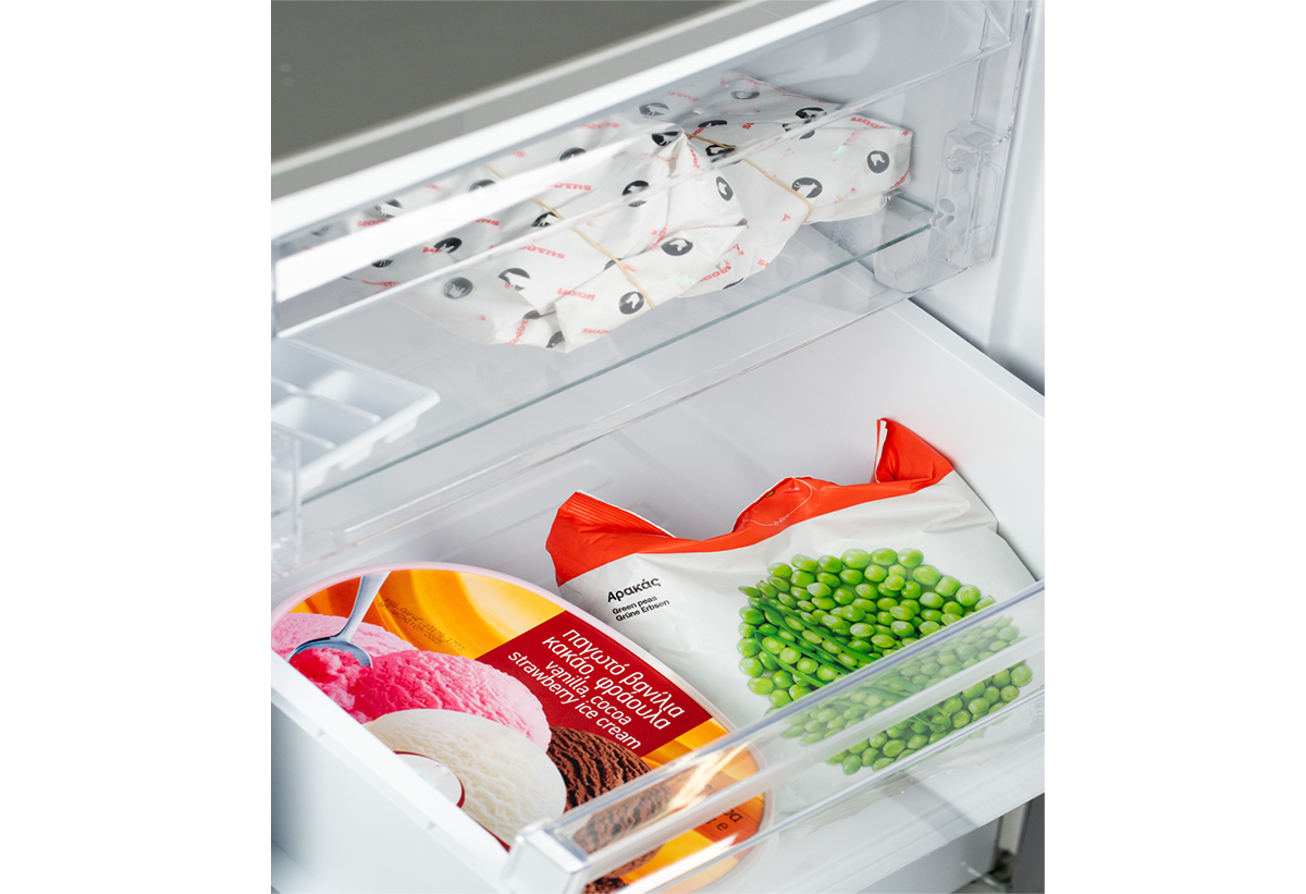 Εστίαση στο εσωτερικό του καταψύκτη